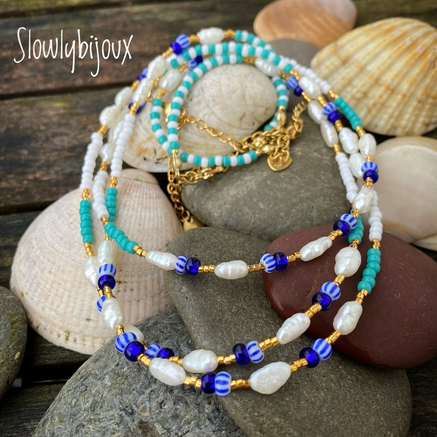 Collier de perles d'eau et rocailles colorées, perles dorées 24 k