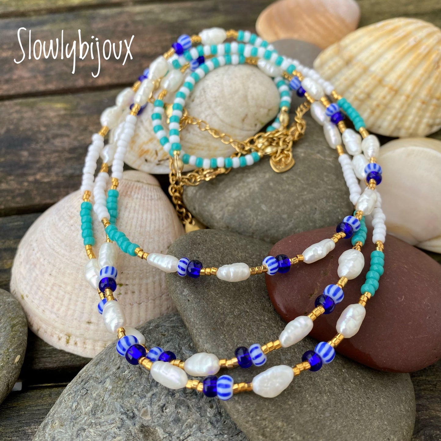Collier de perles d'eau et rocailles colorées, perles dorées 24 k