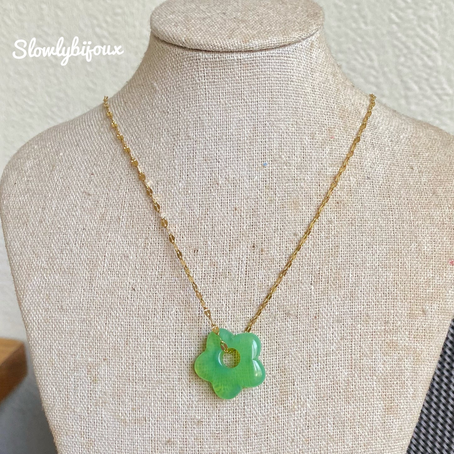 Collier doré acier inoxydable et fleur de verre vintage