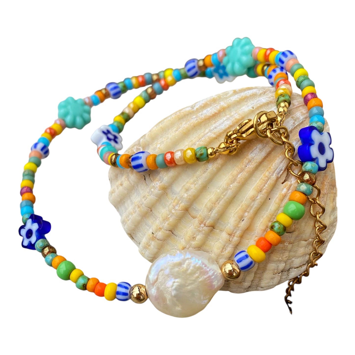 Collier coloré de perles et nacre