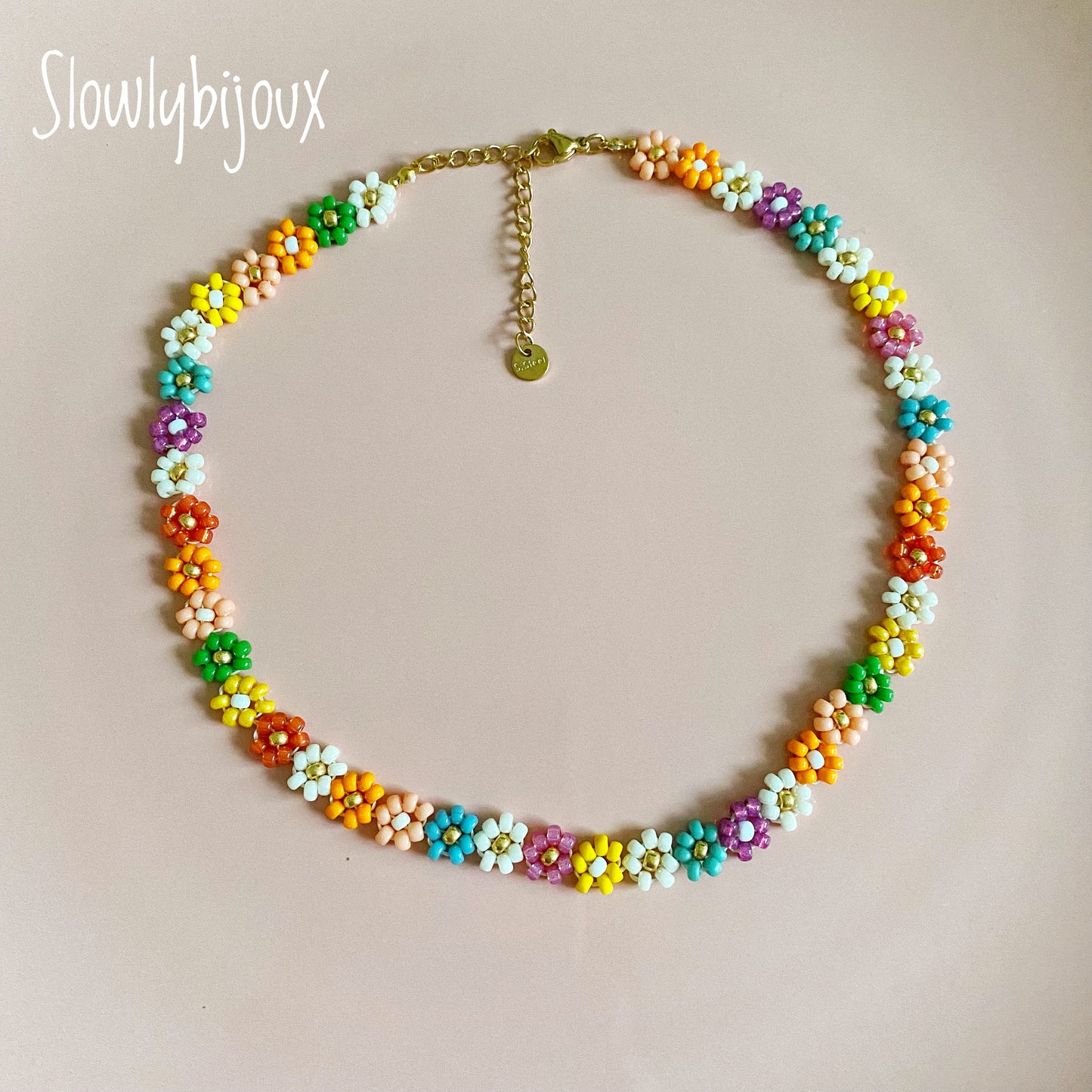 Collier ras de cou, collier de fleurs, collier marguerite