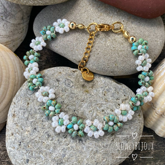 Bracelet de fleurs tissées Bleues et blanches