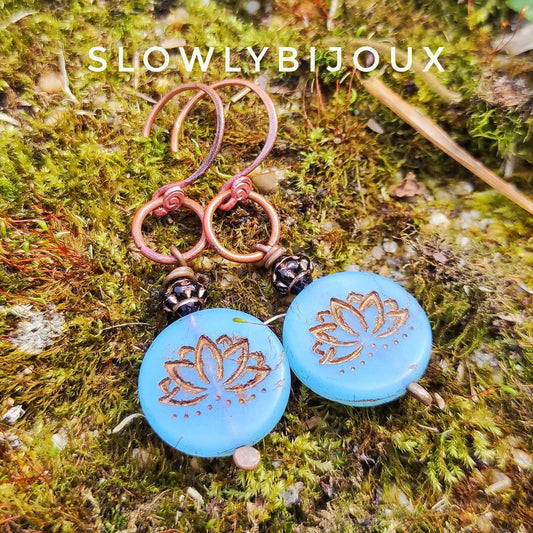 Boucles d'oreilles ethniques, boucles d'oreilles cuivre, boucles d'oreilles artisanales, fleur lotus, idée cadeau