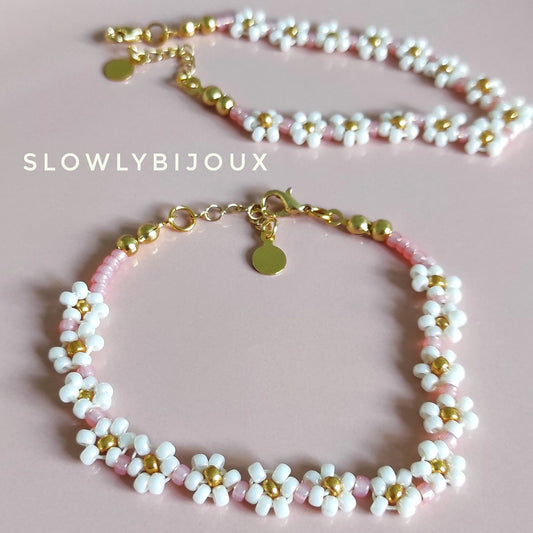 Bracelet de perles, bracelet fleurs marguerite tissées à la main, perles de rocailles blanc rose nacré, printemps/été, idée cadeau