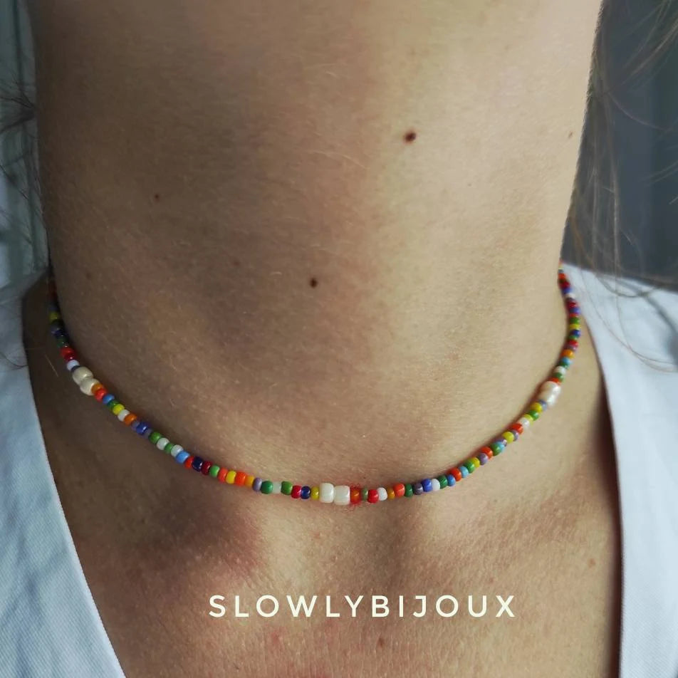 Collier perles rocailles multicolores