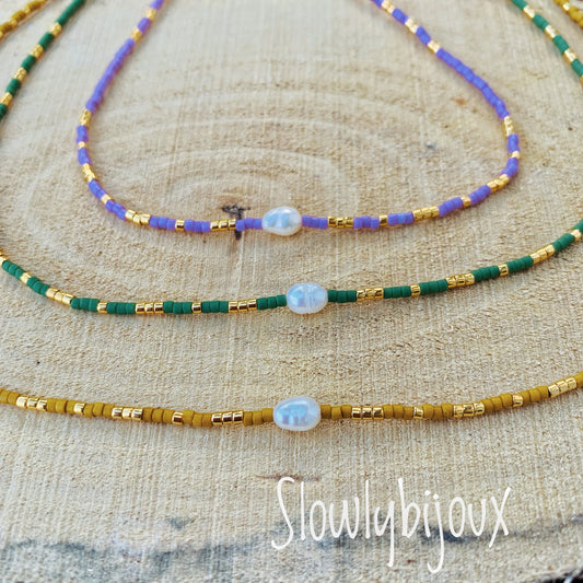 Collier de perles miyuki dorées 24k et perle d'eau, collier court, collier minimaliste.